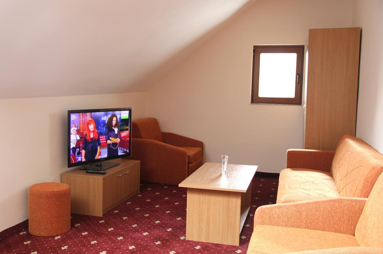 Hotel Coop Rozhen ปอมโปโรโว ภายนอก รูปภาพ