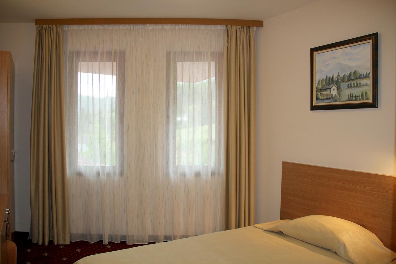 Hotel Coop Rozhen ปอมโปโรโว ภายนอก รูปภาพ