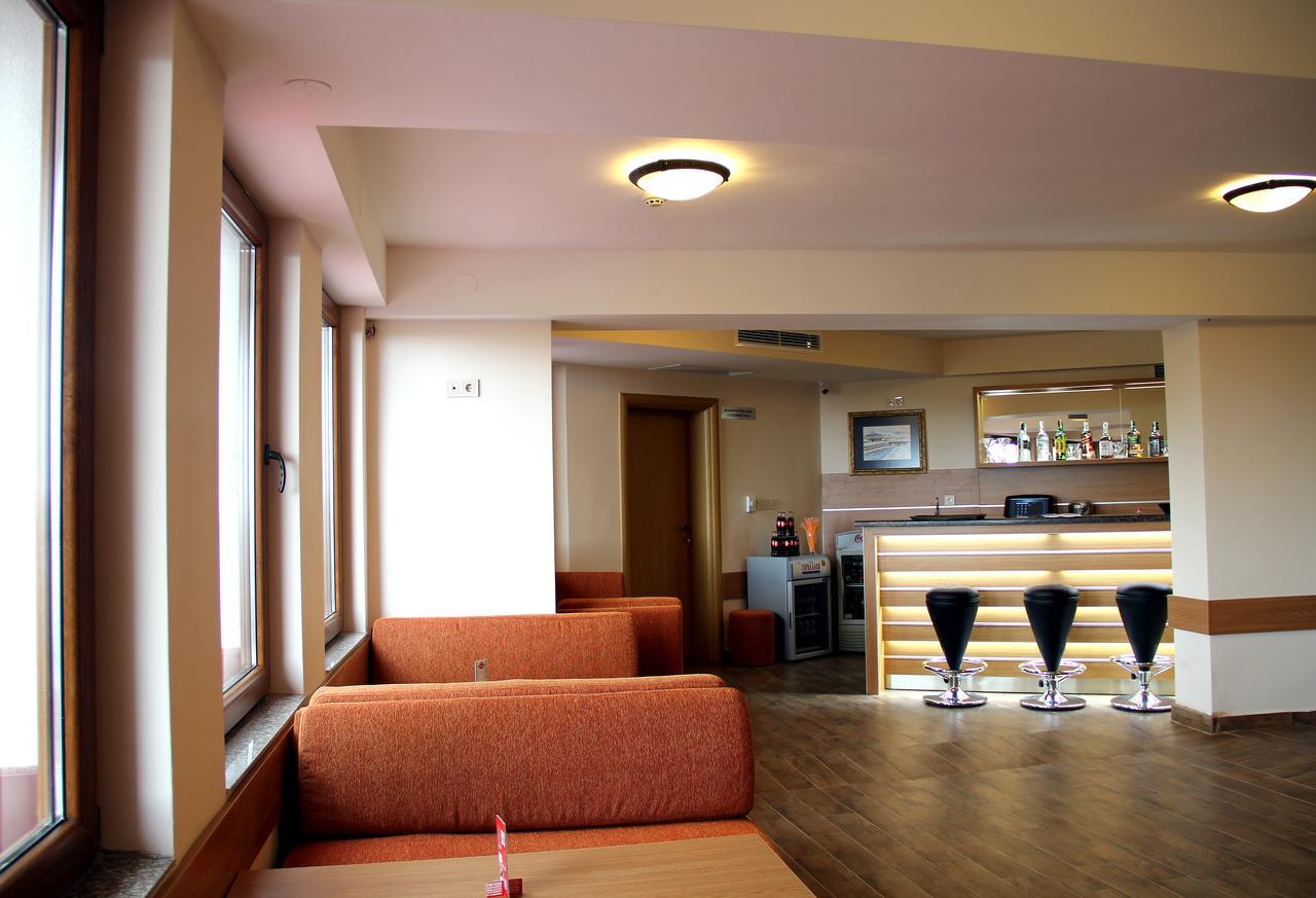 Hotel Coop Rozhen ปอมโปโรโว ภายนอก รูปภาพ