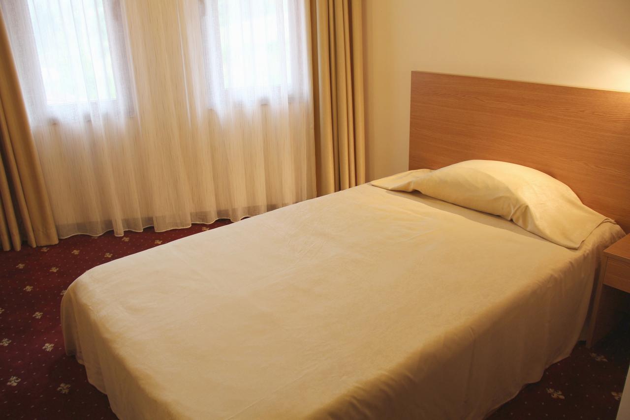 Hotel Coop Rozhen ปอมโปโรโว ภายนอก รูปภาพ
