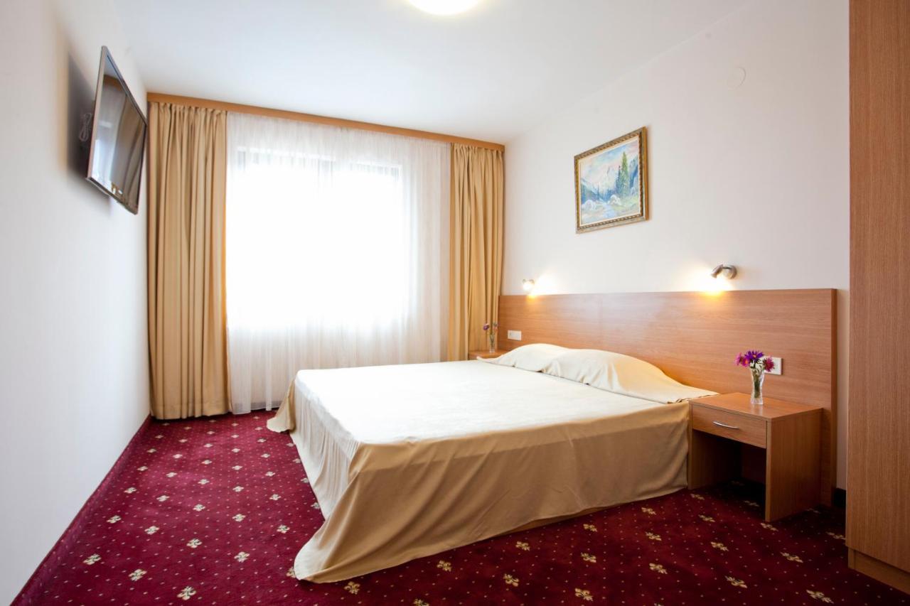 Hotel Coop Rozhen ปอมโปโรโว ภายนอก รูปภาพ